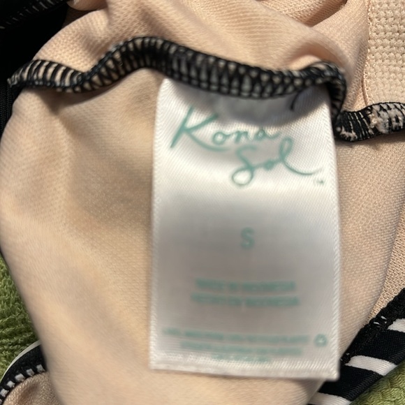 1 swim suit top with 3 bottoms. Different brands but all small. - Picture 3 of 3